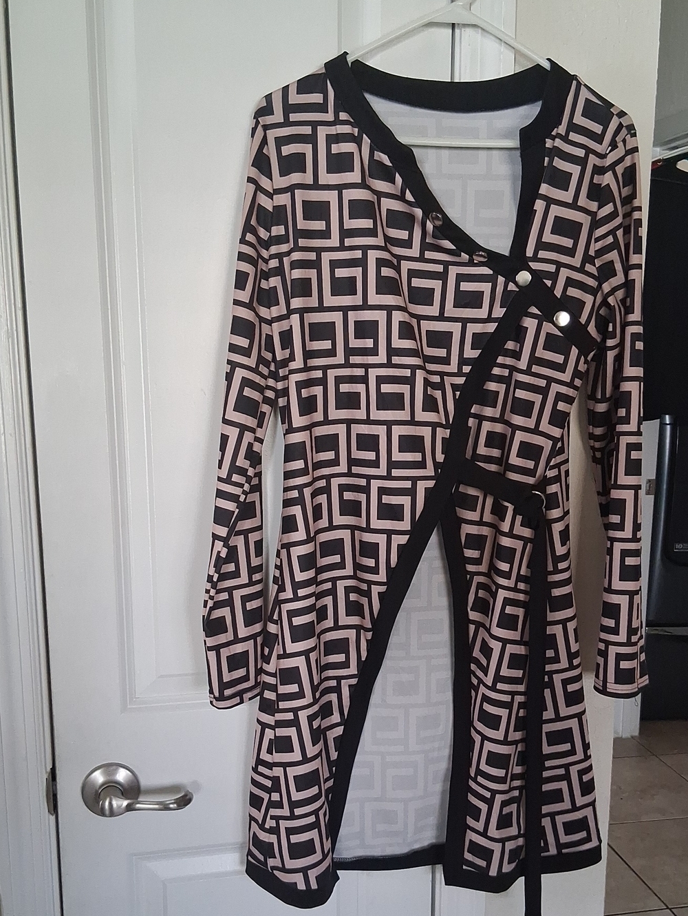 Geometric Print Long Sleeve Pink and Black Dress